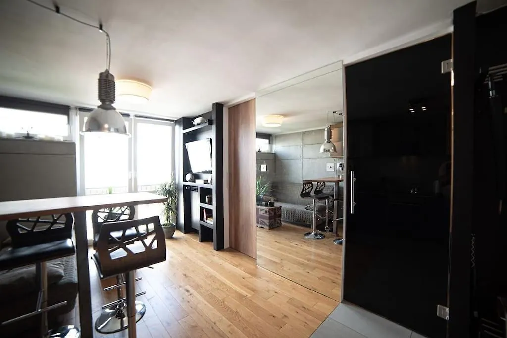 The Glade Of Dreams - Netflix, Sony Ps5 Apartment Warsaw